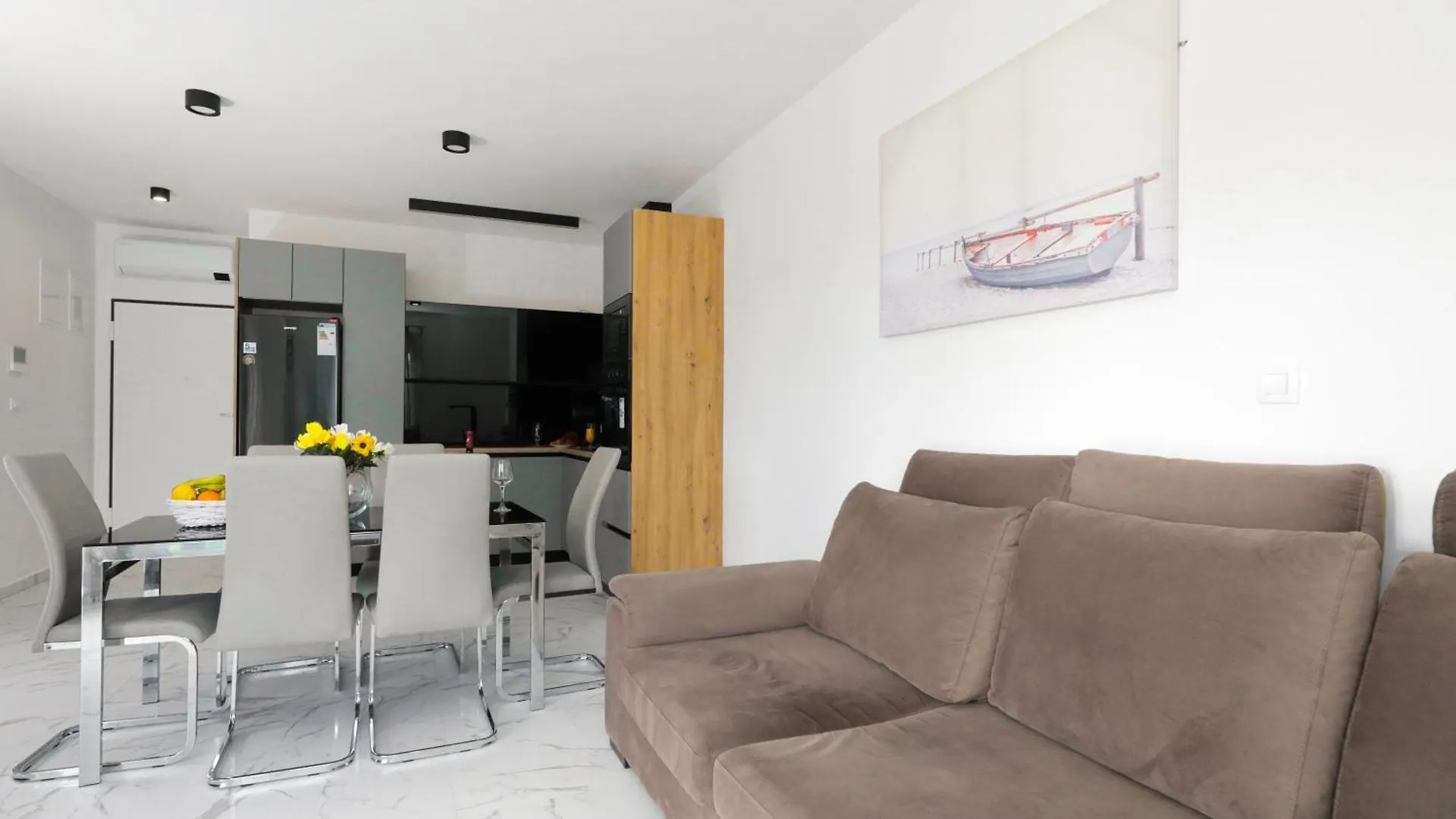 Mirjam Apartman Kastela 0*,